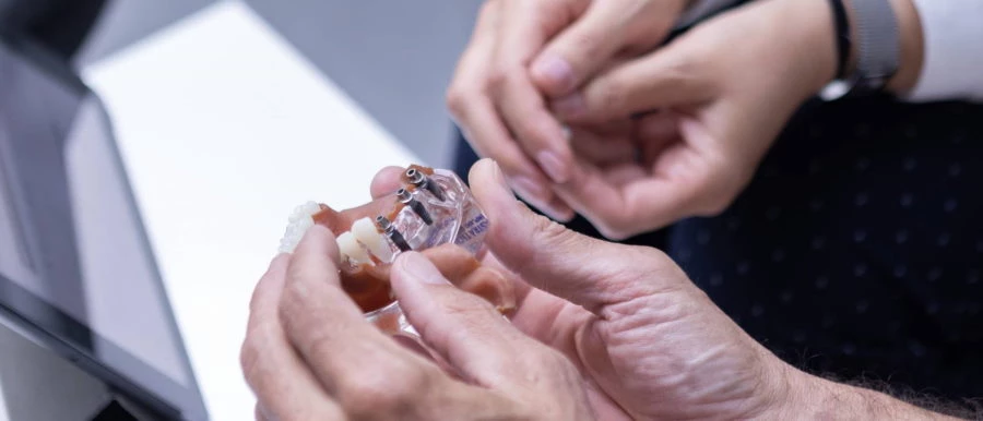 Implantátumon rögzülő híd